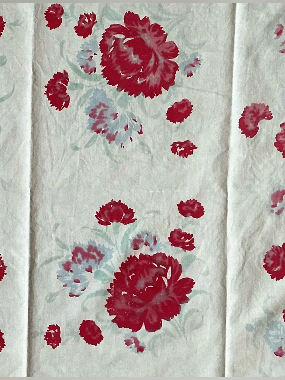 Vintage Scalloped Red Floral Cotton Tablecloth 1950’s Boho Rose Cottagecore